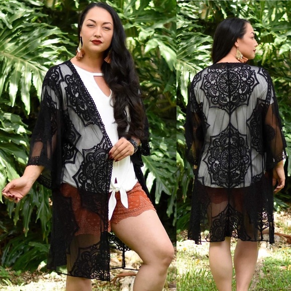 The House Of Gentry Tops - Black Lace Kimono